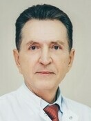 Врач Искандеров Рустам Сабирович